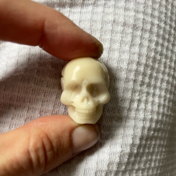 Tagua Nut skull carving ethically sourced from India NWOT - Picture 6 of 9